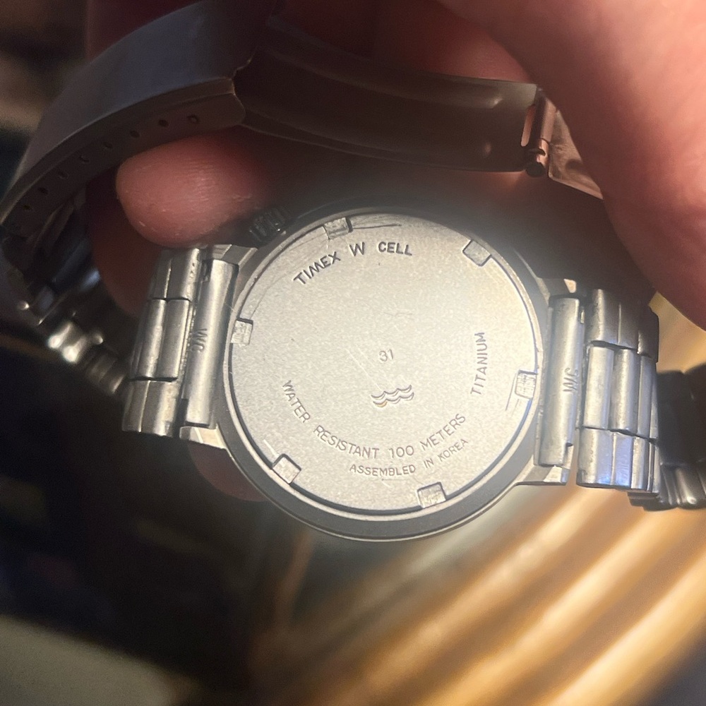 Vintage Timex Titanium Watch with Black Dial and Red Accent - Picture 3 of 3